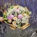 БУКЕТ С ПИОНАМИ И АЛЬСТРОМЕРИЕЙ МИЛЕДИ