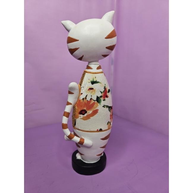 Дружелюбная кошка